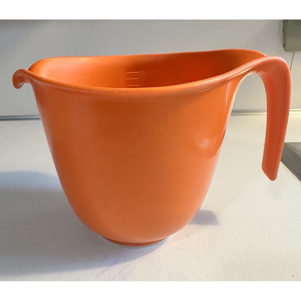Vtg Rubbermaid Orange Batter Bowl Measuring Pitcher 6 Cup Grip N Mix 2661